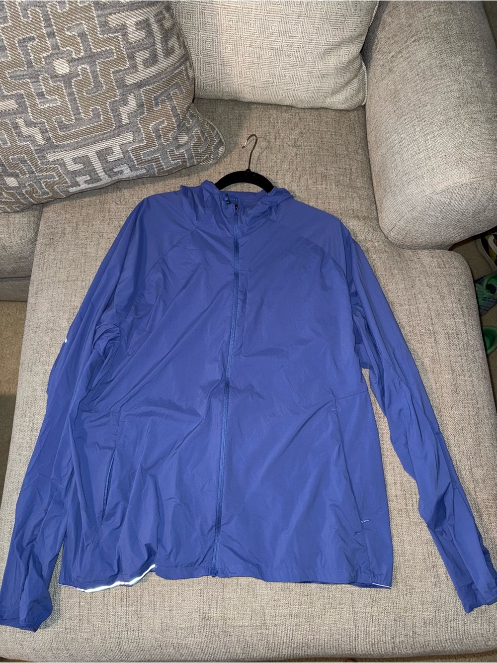 Mens XXL Lululemon Lightweight Blue Hooded Windbreaker Jacket